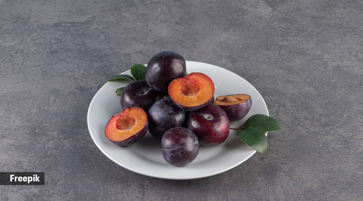 Diabetics, you can enjoy a 100g serving of plums twice daily at these times